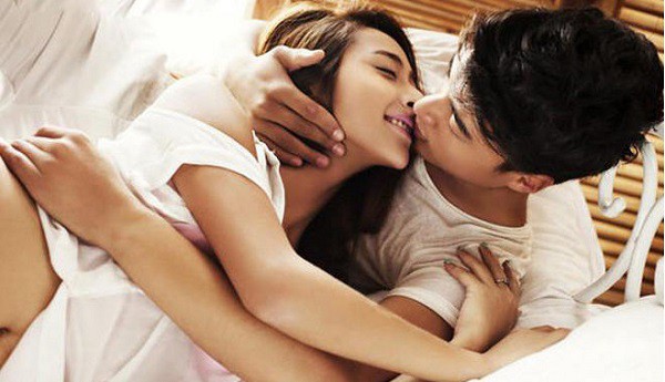 6 mẹo nhỏ ít người biết về chuyện gối chăn để biến anh chàng khô như ngói lại 'mê bạn như điếu đổ' 6 mẹo nhỏ ít người biết về chuyện gối chăn để biến anh chàng khô như ngói lại 'mê bạn như điếu đổ'