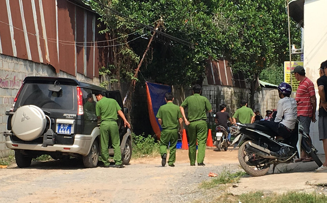 Đi đổ rác trước nhà, người phụ nữ phát hiện hàng xóm treo cổ trên cây mít Đi đổ rác trước nhà, người phụ nữ phát hiện hàng xóm treo cổ trên cây mít