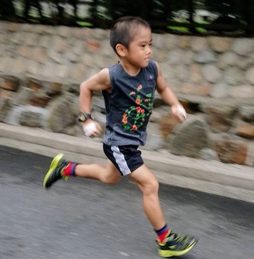 Lý Tiểu Long nhí: 5 tuổi có cơ bụng 6 múi, tập võ theo chế độ hà khắc - 5 Lý Tiểu Long nhí: 5 tuổi có cơ bụng 6 múi, tập võ theo chế độ hà khắc - 5