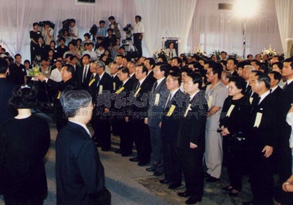 Đặng Lệ Quân: Ước mơ mặc áo cưới chưa một lần thành hiện thực và mối tình dở dang khiến Thành Long mãi trăn trở - 15 Đặng Lệ Quân: Ước mơ mặc áo cưới chưa một lần thành hiện thực và mối tình dở dang khiến Thành Long mãi trăn trở - 15