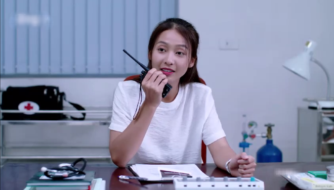 Hậu Duệ Mặt Trời tập 15-16: Vừa được cứu mạng, Khả Ngân lại tiếp tục từ chối tình cảm của Song Luân lần nữa - 2 Hậu Duệ Mặt Trời tập 15-16: Vừa được cứu mạng, Khả Ngân lại tiếp tục từ chối tình cảm của Song Luân lần nữa - 2