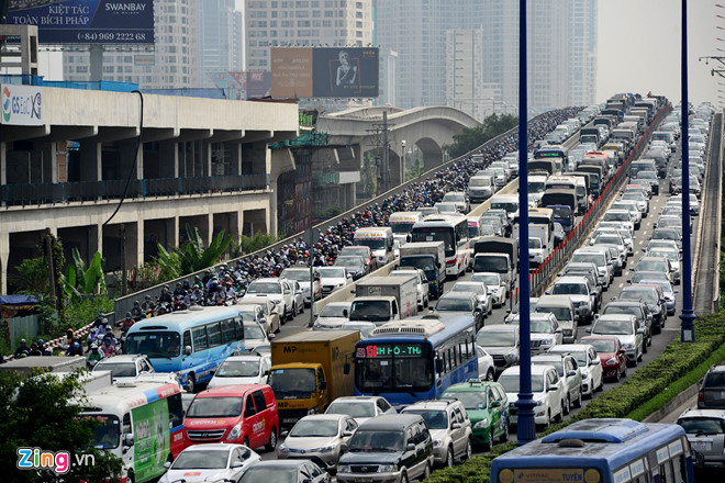Sập giàn giáo trước hầm Thủ Thiêm, giao thông khu Đông Sài Gòn tê liệt - 10 Sập giàn giáo trước hầm Thủ Thiêm, giao thông khu Đông Sài Gòn tê liệt - 10
