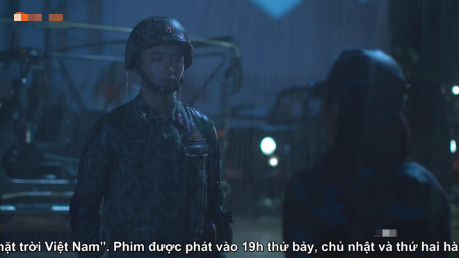 Hậu Duệ Mặt Trời tập 17-18: Chia tay Duy Kiên, Hoài Phương liều mạng cứu người trong cơn bão - 13 Hậu Duệ Mặt Trời tập 17-18: Chia tay Duy Kiên, Hoài Phương liều mạng cứu người trong cơn bão - 13