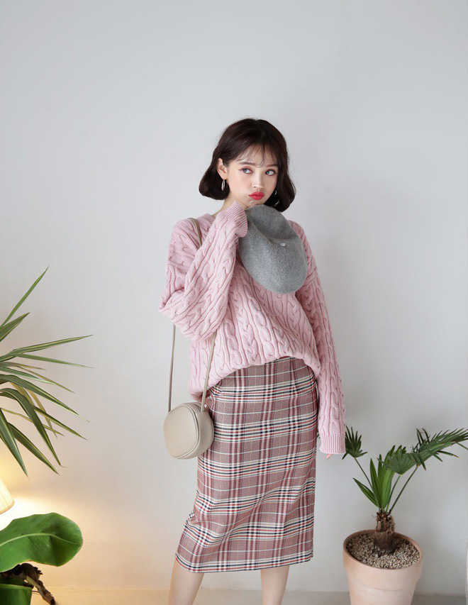 Sắm đủ 5 mẫu áo len này, các nàng sẽ chẳng còn lo mặc gì vừa xinh vừa ấm trong mùa đông năm nay - 2 Sắm đủ 5 mẫu áo len này, các nàng sẽ chẳng còn lo mặc gì vừa xinh vừa ấm trong mùa đông năm nay - 2