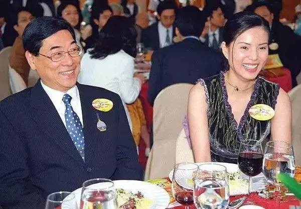 'Tiểu Long Nữ' đẹp nhất màn ảnh: Dành cả tuổi xuân yêu đại gia, tuổi U50 sống cô đơn - 3 'Tiểu Long Nữ' đẹp nhất màn ảnh: Dành cả tuổi xuân yêu đại gia, tuổi U50 sống cô đơn - 3
