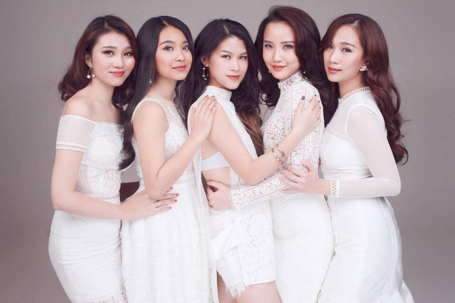 Tiểu thư Rich Kid Việt đăng ảnh với hội bạn thân, dân tình nóng lòng muốn biết danh tính từng người - 4 Tiểu thư Rich Kid Việt đăng ảnh với hội bạn thân, dân tình nóng lòng muốn biết danh tính từng người - 4