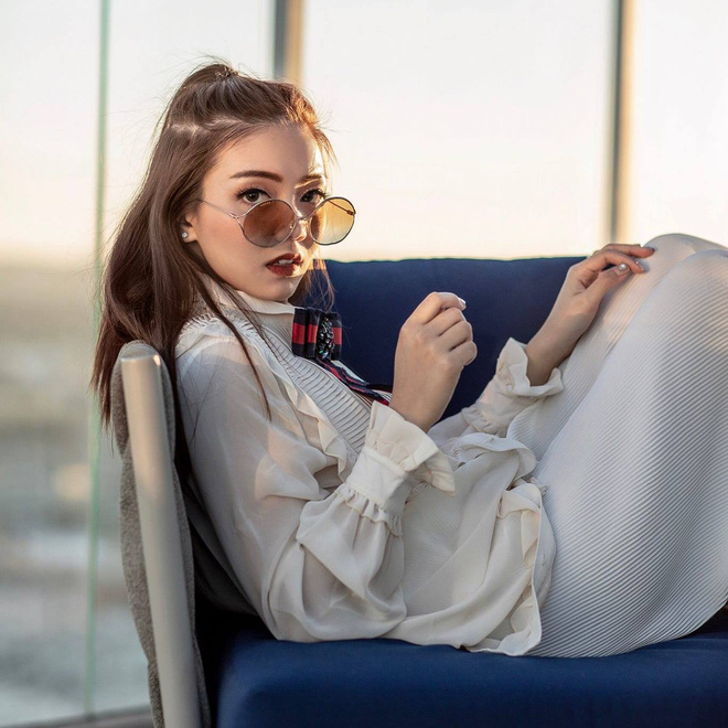 Tiểu thư Rich Kid Việt đăng ảnh với hội bạn thân, dân tình nóng lòng muốn biết danh tính từng người - 7 Tiểu thư Rich Kid Việt đăng ảnh với hội bạn thân, dân tình nóng lòng muốn biết danh tính từng người - 7