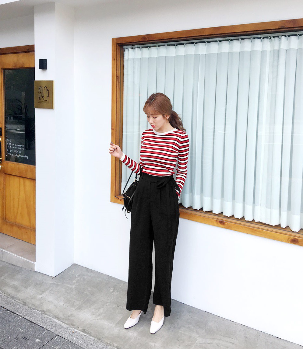 Nếu hỏi item nào trẻ trung và dễ mặc nhất trong mùa lạnh thì câu trả lời chính là áo len kẻ - 3 Nếu hỏi item nào trẻ trung và dễ mặc nhất trong mùa lạnh thì câu trả lời chính là áo len kẻ - 3