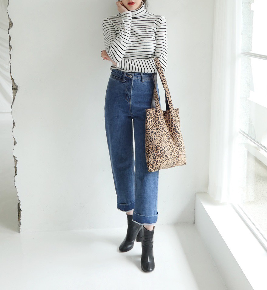 Nếu hỏi item nào trẻ trung và dễ mặc nhất trong mùa lạnh thì câu trả lời chính là áo len kẻ - 11 Nếu hỏi item nào trẻ trung và dễ mặc nhất trong mùa lạnh thì câu trả lời chính là áo len kẻ - 11