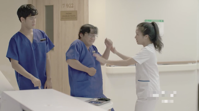 'Hậu duệ mặt trời' bản Việt: Cặp đôi 'quá lứa' khiến khán giả cười ngất dù chỉ xuất hiện vài phút mỗi tập - 6 'Hậu duệ mặt trời' bản Việt: Cặp đôi 'quá lứa' khiến khán giả cười ngất dù chỉ xuất hiện vài phút mỗi tập - 6
