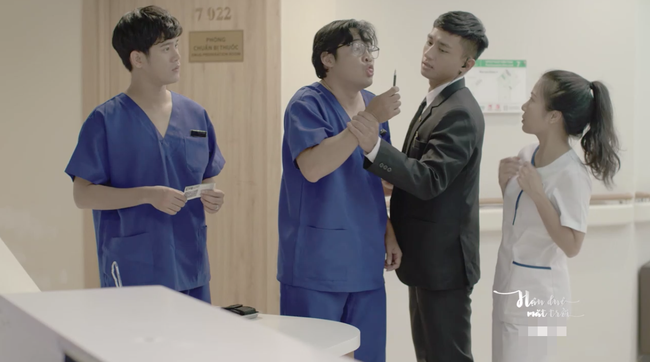 'Hậu duệ mặt trời' bản Việt: Cặp đôi 'quá lứa' khiến khán giả cười ngất dù chỉ xuất hiện vài phút mỗi tập - 7 'Hậu duệ mặt trời' bản Việt: Cặp đôi 'quá lứa' khiến khán giả cười ngất dù chỉ xuất hiện vài phút mỗi tập - 7