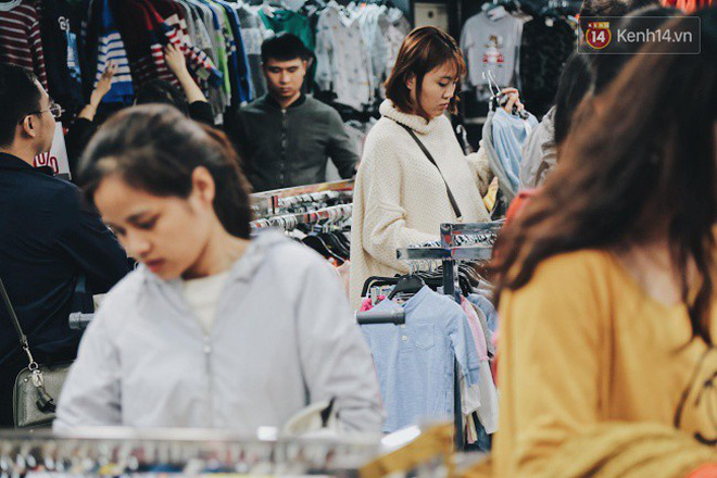 Tránh cảnh 'giành giật', người dân Hà Nội và Sài Gòn đã đổ xô săn hàng giảm giá trước ngày Black Friday - 19 Tránh cảnh 'giành giật', người dân Hà Nội và Sài Gòn đã đổ xô săn hàng giảm giá trước ngày Black Friday - 19