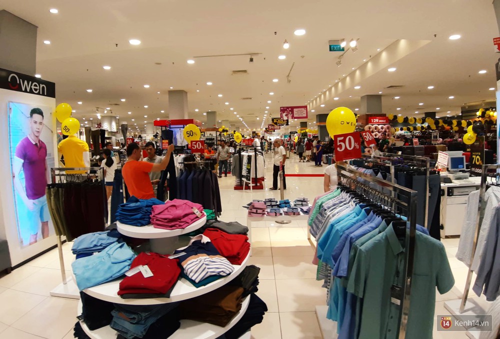 Tránh cảnh 'giành giật', người dân Hà Nội và Sài Gòn đã đổ xô săn hàng giảm giá trước ngày Black Friday - 22 Tránh cảnh 'giành giật', người dân Hà Nội và Sài Gòn đã đổ xô săn hàng giảm giá trước ngày Black Friday - 22