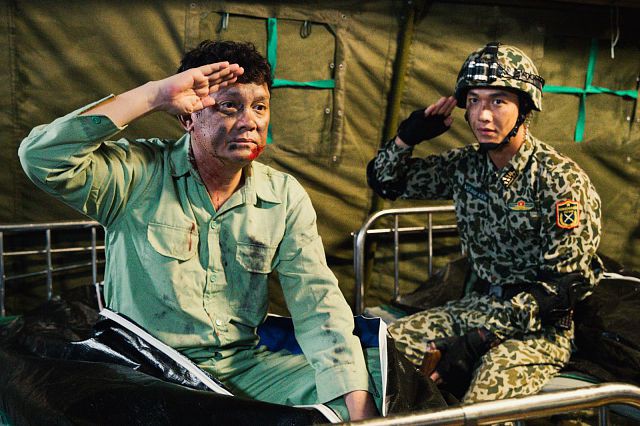 'Hậu duệ mặt trời' bản Việt': Bộ phim remake hứng chịu nhiều thị phi và gây tranh cãi nhất màn ảnh Việt - 15 'Hậu duệ mặt trời' bản Việt': Bộ phim remake hứng chịu nhiều thị phi và gây tranh cãi nhất màn ảnh Việt - 15