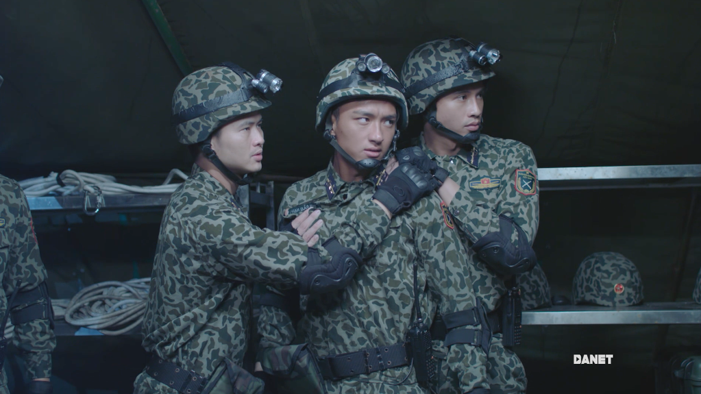 'Hậu duệ mặt trời' bản Việt': Bộ phim remake hứng chịu nhiều thị phi và gây tranh cãi nhất màn ảnh Việt - 19 'Hậu duệ mặt trời' bản Việt': Bộ phim remake hứng chịu nhiều thị phi và gây tranh cãi nhất màn ảnh Việt - 19