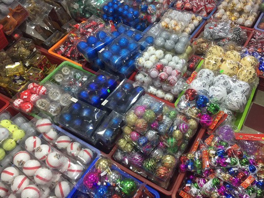 Cây thông Noel cao 6m có giá 33 triệu đồng - 1 Cây thông Noel cao 6m có giá 33 triệu đồng - 1