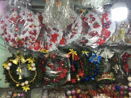 Cây thông Noel cao 6m có giá 33 triệu đồng - 2 Cây thông Noel cao 6m có giá 33 triệu đồng - 2