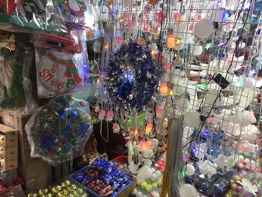 Cây thông Noel cao 6m có giá 33 triệu đồng - 3 Cây thông Noel cao 6m có giá 33 triệu đồng - 3