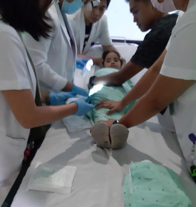 Con gái kêu đau đầu, mẹ nghi con bị dị ứng, tự tiện mua thuốc giảm đau nhưng rồi ngã quỵ khi bác sĩ lấy ra thứ kinh dị này - 3 Con gái kêu đau đầu, mẹ nghi con bị dị ứng, tự tiện mua thuốc giảm đau nhưng rồi ngã quỵ khi bác sĩ lấy ra thứ kinh dị này - 3