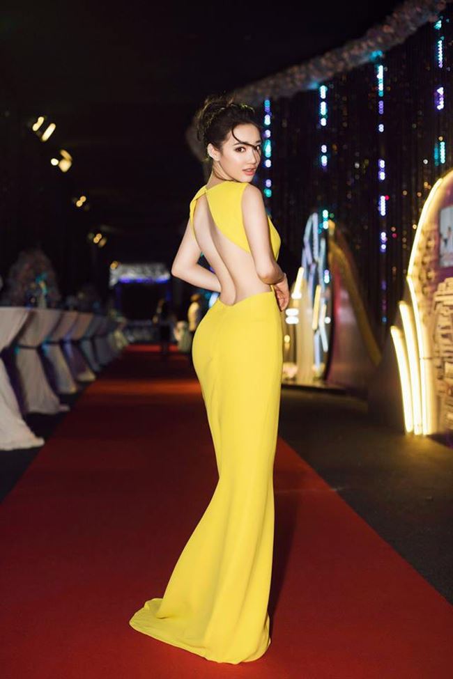 Mỹ nhân mặc bạo nhất năm 2018: Elly Trần, Nhã Phương hay ai? - 2 Mỹ nhân mặc bạo nhất năm 2018: Elly Trần, Nhã Phương hay ai? - 2