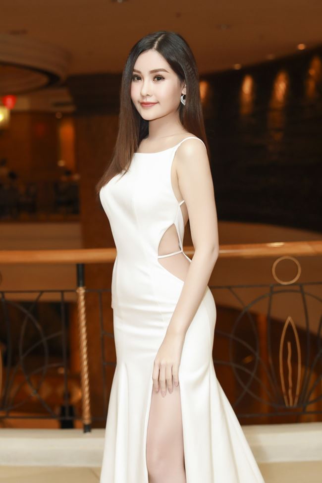 Mỹ nhân mặc bạo nhất năm 2018: Elly Trần, Nhã Phương hay ai? - 8 Mỹ nhân mặc bạo nhất năm 2018: Elly Trần, Nhã Phương hay ai? - 8