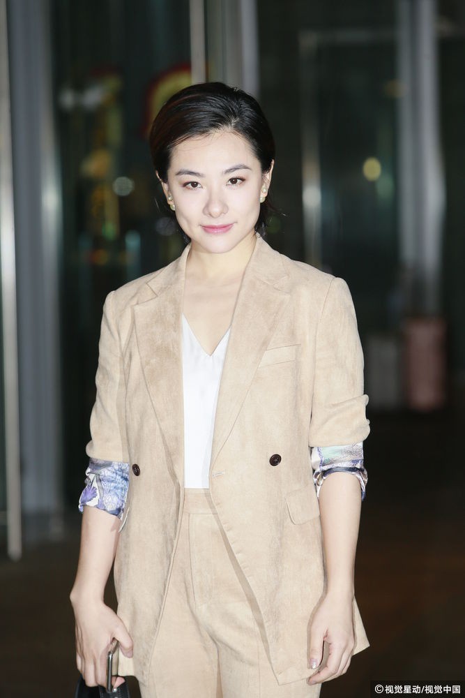 Đám cưới hoành tráng của Chung Hân Đồng: Ông trùm showbiz Hong Kong, con gái tài phiệt Macau cùng dàn sao hạng A tề tựu đông đủ - 29 Đám cưới hoành tráng của Chung Hân Đồng: Ông trùm showbiz Hong Kong, con gái tài phiệt Macau cùng dàn sao hạng A tề tựu đông đủ - 29