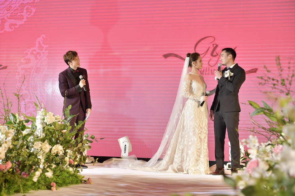 Đám cưới hoành tráng của Chung Hân Đồng: Ông trùm showbiz Hong Kong, con gái tài phiệt Macau cùng dàn sao hạng A tề tựu đông đủ - 34 Đám cưới hoành tráng của Chung Hân Đồng: Ông trùm showbiz Hong Kong, con gái tài phiệt Macau cùng dàn sao hạng A tề tựu đông đủ - 34