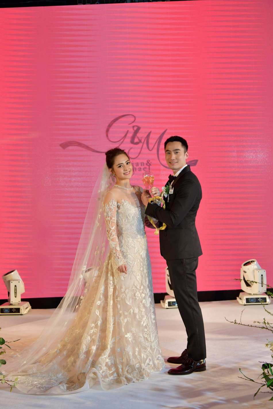Đám cưới hoành tráng của Chung Hân Đồng: Ông trùm showbiz Hong Kong, con gái tài phiệt Macau cùng dàn sao hạng A tề tựu đông đủ - 36 Đám cưới hoành tráng của Chung Hân Đồng: Ông trùm showbiz Hong Kong, con gái tài phiệt Macau cùng dàn sao hạng A tề tựu đông đủ - 36