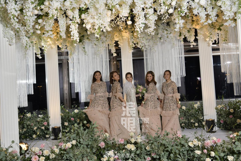 Đám cưới hoành tráng của Chung Hân Đồng: Ông trùm showbiz Hong Kong, con gái tài phiệt Macau cùng dàn sao hạng A tề tựu đông đủ - 38 Đám cưới hoành tráng của Chung Hân Đồng: Ông trùm showbiz Hong Kong, con gái tài phiệt Macau cùng dàn sao hạng A tề tựu đông đủ - 38