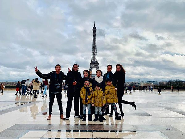Hồ Ngọc Hà check-in sang chảnh ở Pháp, dân mạng chẳng chú ý đến tháp Eiffel mà lại tập trung vào điều này - 2 Hồ Ngọc Hà check-in sang chảnh ở Pháp, dân mạng chẳng chú ý đến tháp Eiffel mà lại tập trung vào điều này - 2