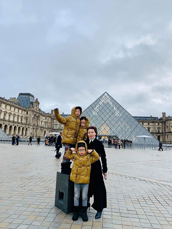 Hồ Ngọc Hà check-in sang chảnh ở Pháp, dân mạng chẳng chú ý đến tháp Eiffel mà lại tập trung vào điều này - 4 Hồ Ngọc Hà check-in sang chảnh ở Pháp, dân mạng chẳng chú ý đến tháp Eiffel mà lại tập trung vào điều này - 4
