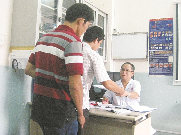 Chuyện bi hài khi nam giới tự tay giải quyết trục trặc sinh lý Chuyện bi hài khi nam giới tự tay giải quyết trục trặc sinh lý