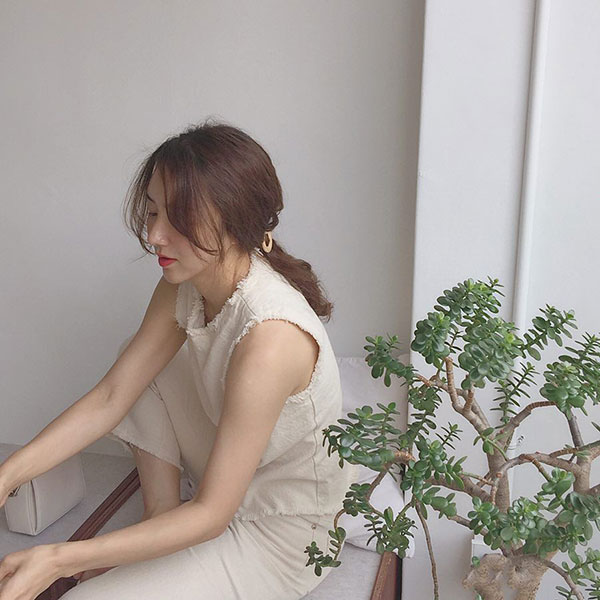 Tóc đuôi ngựa + mái xoăn nhẹ: Công thức kiêu kỳ hết nấc cho hội tóc dài làm điệu mùa tiệc tùng cuối năm - 9 Tóc đuôi ngựa + mái xoăn nhẹ: Công thức kiêu kỳ hết nấc cho hội tóc dài làm điệu mùa tiệc tùng cuối năm - 9