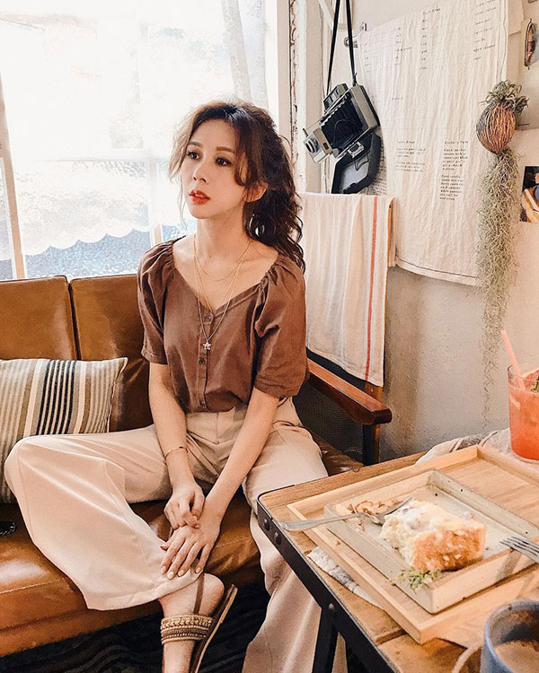 Tóc đuôi ngựa + mái xoăn nhẹ: Công thức kiêu kỳ hết nấc cho hội tóc dài làm điệu mùa tiệc tùng cuối năm - 11 Tóc đuôi ngựa + mái xoăn nhẹ: Công thức kiêu kỳ hết nấc cho hội tóc dài làm điệu mùa tiệc tùng cuối năm - 11