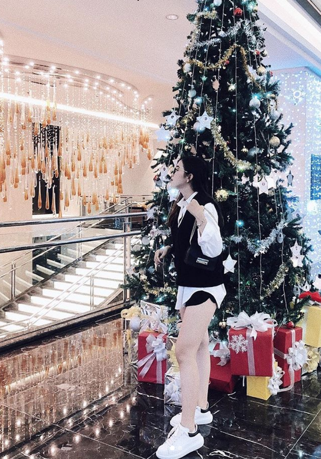 Noel của hội Rich Kid Việt: Chụp ảnh bên cây thông vẫn phải chọn nơi sang chảnh nhất, tổ chức party cực hoành tráng - 15 Noel của hội Rich Kid Việt: Chụp ảnh bên cây thông vẫn phải chọn nơi sang chảnh nhất, tổ chức party cực hoành tráng - 15