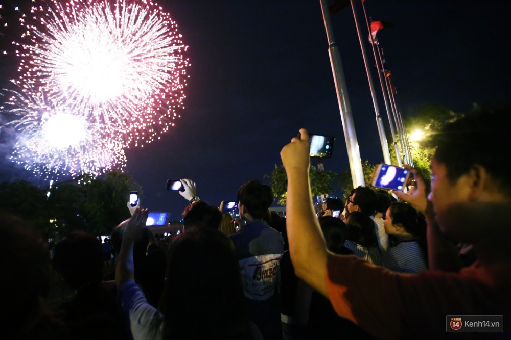 Bị cấm đường trong đêm bắn pháo hoa chào năm mới 2019 ở Sài Gòn, người dân nên đi theo lộ trình này Bị cấm đường trong đêm bắn pháo hoa chào năm mới 2019 ở Sài Gòn, người dân nên đi theo lộ trình này