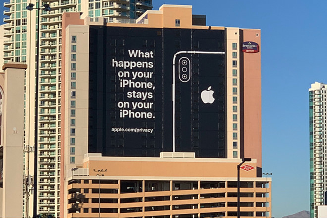 Apple treo biển quảng cáo khổng lồ đá đểu Google, Amazon tại CES Apple treo biển quảng cáo khổng lồ đá đểu Google, Amazon tại CES