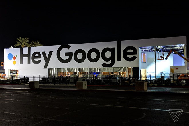 Apple treo biển quảng cáo khổng lồ đá đểu Google, Amazon tại CES - 1 Apple treo biển quảng cáo khổng lồ đá đểu Google, Amazon tại CES - 1