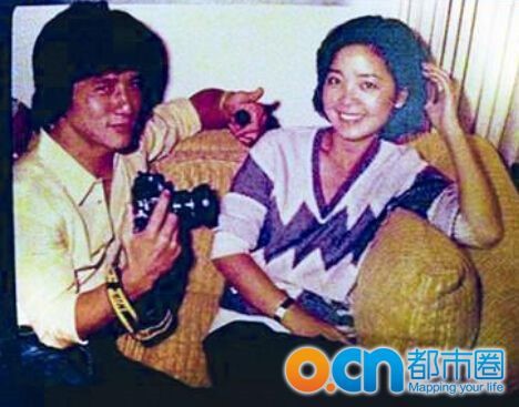 Thành Long - Đặng Lệ Quân: Mối tình thanh xuân bỗng hóa thù hận của vua võ thuật và đệ nhất danh ca lừng lẫy một thời - 4 Thành Long - Đặng Lệ Quân: Mối tình thanh xuân bỗng hóa thù hận của vua võ thuật và đệ nhất danh ca lừng lẫy một thời - 4