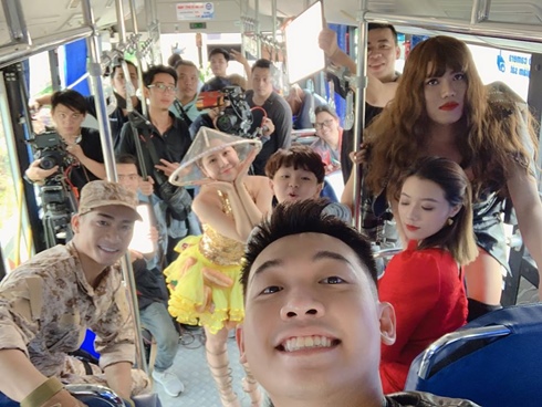 Vừa bị chỉ trích vì 'dựa hơi' PewPew, Bùi Tiến Dũng, hotgirl Trâm Anh lại tiếp tục bị ném đá vì cosplay H'Hen Niê - 2 Vừa bị chỉ trích vì 'dựa hơi' PewPew, Bùi Tiến Dũng, hotgirl Trâm Anh lại tiếp tục bị ném đá vì cosplay H'Hen Niê - 2