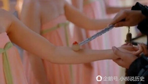Sự thật cách kiểm tra sự 'trong trắng' của người xưa: Ngực nhỏ, nhịn vệ sinh chứng tỏ vẫn 'còn' - 2 Sự thật cách kiểm tra sự 'trong trắng' của người xưa: Ngực nhỏ, nhịn vệ sinh chứng tỏ vẫn 'còn' - 2