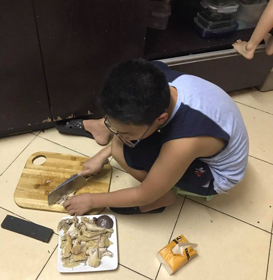 Cư dân mạng phát sốt với 'soái ca lớp 8' tự nấu cơm ngon như nhà hàng Cư dân mạng phát sốt với 'soái ca lớp 8' tự nấu cơm ngon như nhà hàng