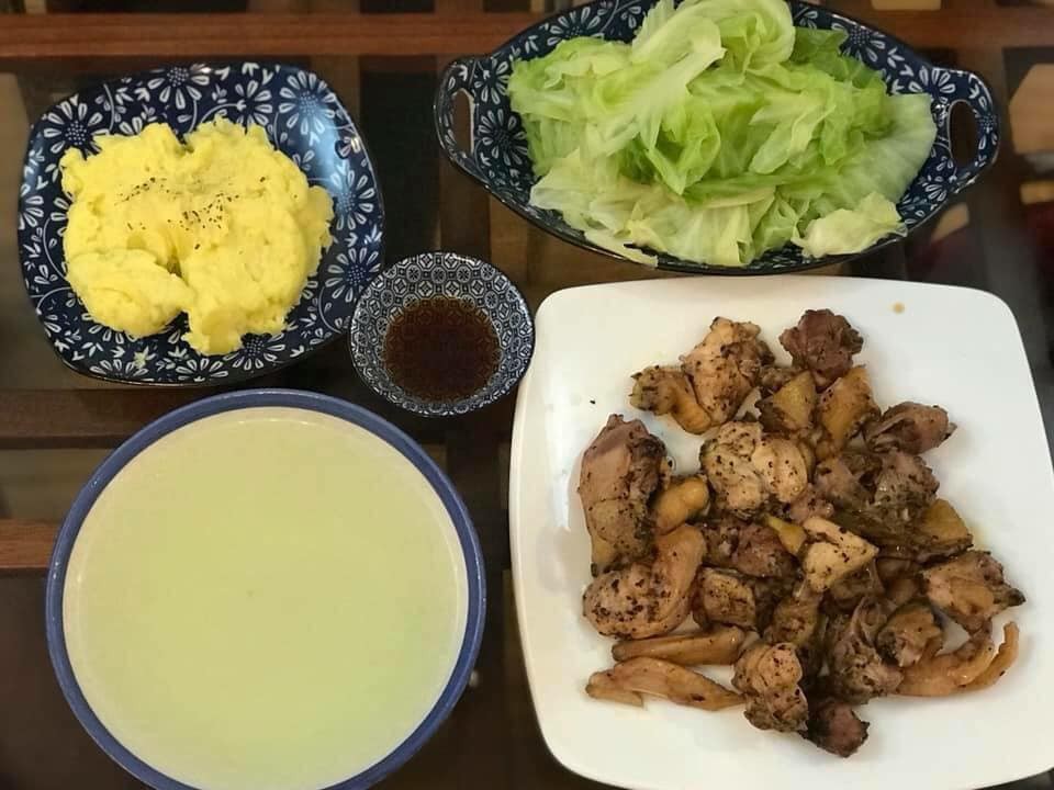 Cư dân mạng phát sốt với 'soái ca lớp 8' tự nấu cơm ngon như nhà hàng - 3 Cư dân mạng phát sốt với 'soái ca lớp 8' tự nấu cơm ngon như nhà hàng - 3