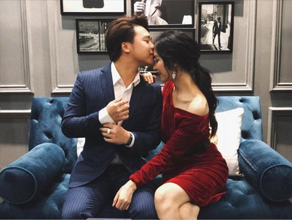 Hòa Minzy khiến fan ghen tị khi đăng ảnh xinh đẹp khẳng định chủ quyền với bạn trai thiếu gia - 5 Hòa Minzy khiến fan ghen tị khi đăng ảnh xinh đẹp khẳng định chủ quyền với bạn trai thiếu gia - 5