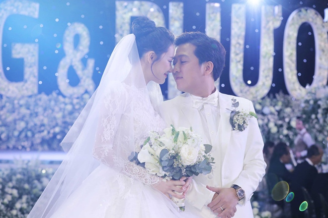 8 đám cưới ồn ào nhất showbiz Việt năm qua: Trường Giang xếp đầu bảng 8 đám cưới ồn ào nhất showbiz Việt năm qua: Trường Giang xếp đầu bảng