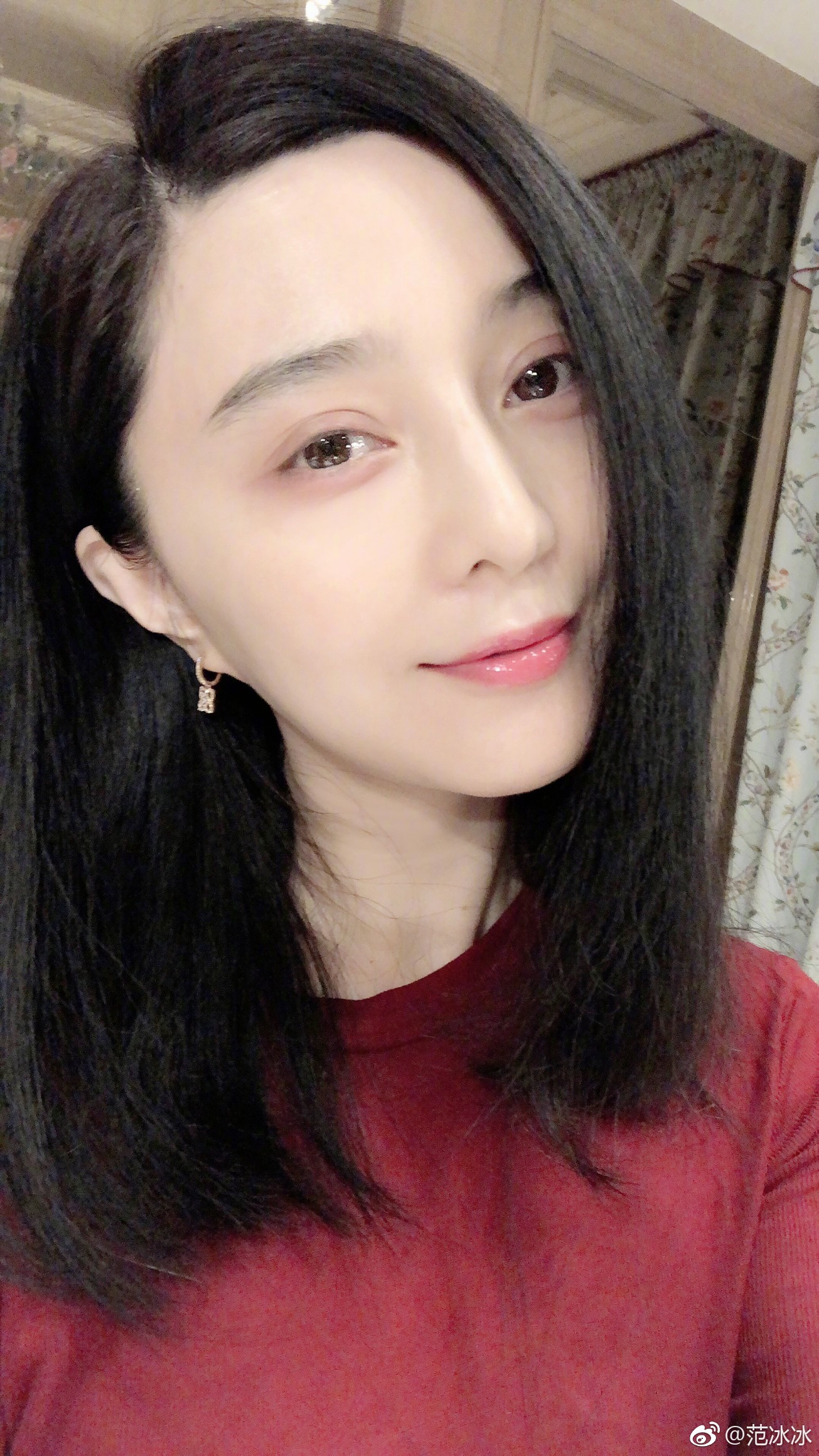 Nữ hoàng Phạm Băng Băng chính thức trở lại showbiz bằng loạt ảnh selfie gây sốt đêm giao thừa - 3 Nữ hoàng Phạm Băng Băng chính thức trở lại showbiz bằng loạt ảnh selfie gây sốt đêm giao thừa - 3