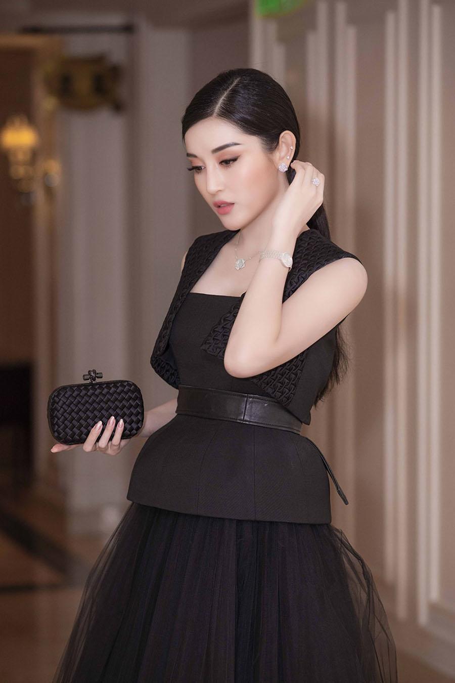 Loạt mỹ nhân Vbiz tuổi Hợi tài giỏi, còn trẻ đã sở hữu khối tài sản 'kếch xù' - 6 Loạt mỹ nhân Vbiz tuổi Hợi tài giỏi, còn trẻ đã sở hữu khối tài sản 'kếch xù' - 6