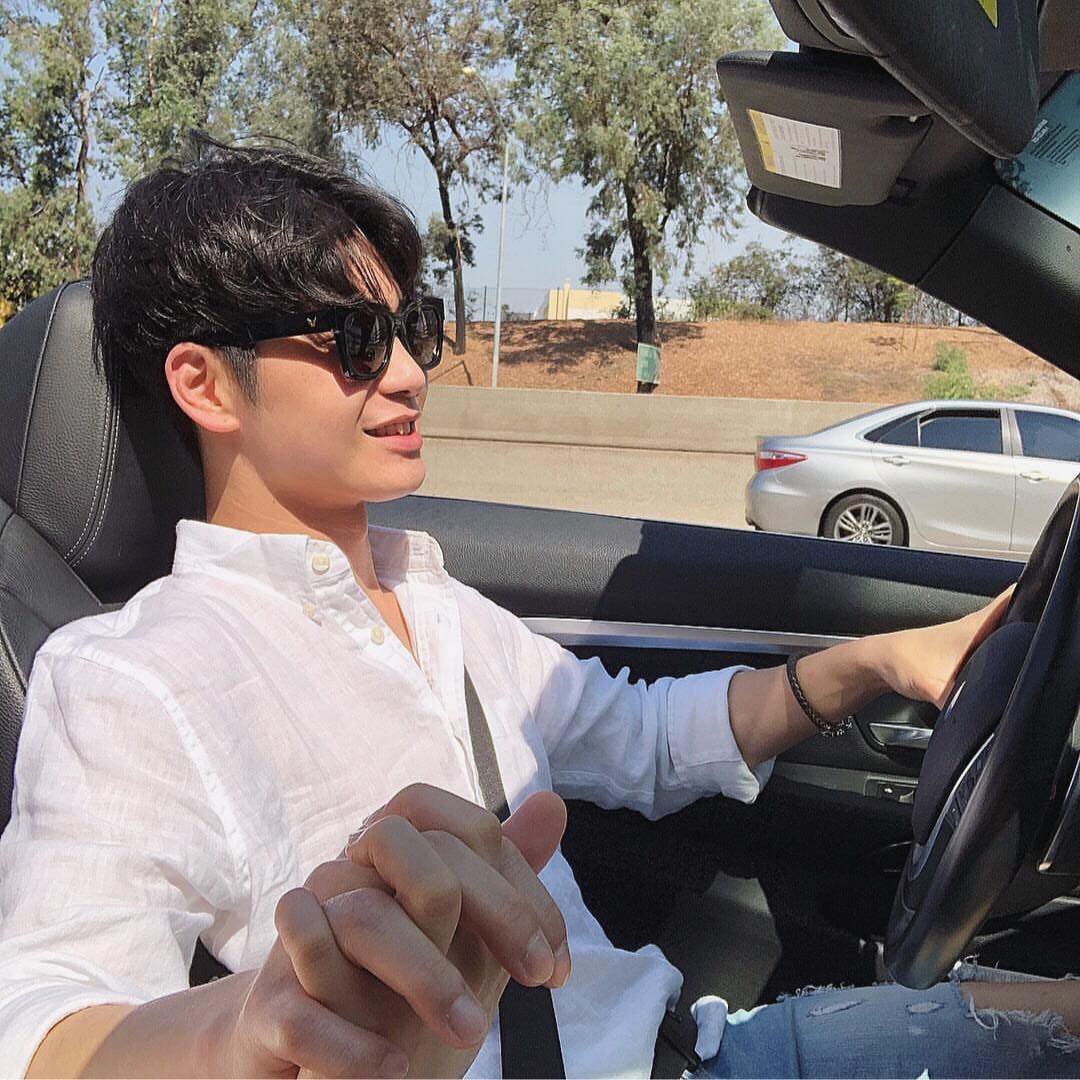 Cư dân mạng choáng với cô gái trẻ hết 'chôm' ảnh bữa cơm đến 'chồng người ta' về để sống ảo - 2 Cư dân mạng choáng với cô gái trẻ hết 'chôm' ảnh bữa cơm đến 'chồng người ta' về để sống ảo - 2