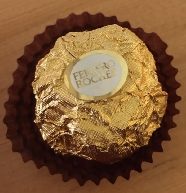 Bóc hộp chocolate toàn nhân giấy vệ sinh của người yêu, cô gái chưa kịp phẫn nộ đã phát hiện bí mật ngọt ngào bên trong Bóc hộp chocolate toàn nhân giấy vệ sinh của người yêu, cô gái chưa kịp phẫn nộ đã phát hiện bí mật ngọt ngào bên trong