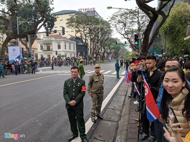 Đoàn xe ông Kim Jong Un về tới khách sạn Melia - 20 Đoàn xe ông Kim Jong Un về tới khách sạn Melia - 20